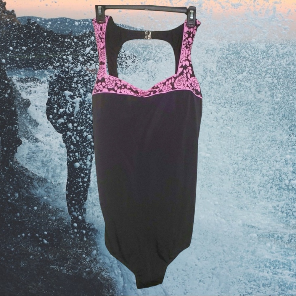 NWOT It Figures Swimsuit 26W